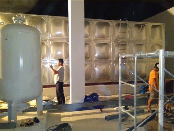 304不銹鋼水箱定制找千凱，電話07713903136