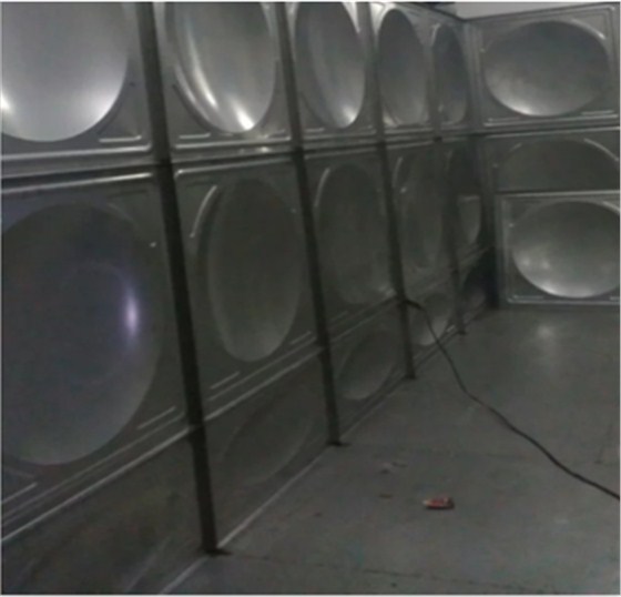 不銹鋼水箱側(cè)板點(diǎn)焊拼接