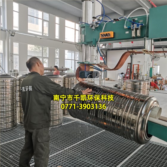 不銹鋼水罐生產(chǎn)操作 (15)