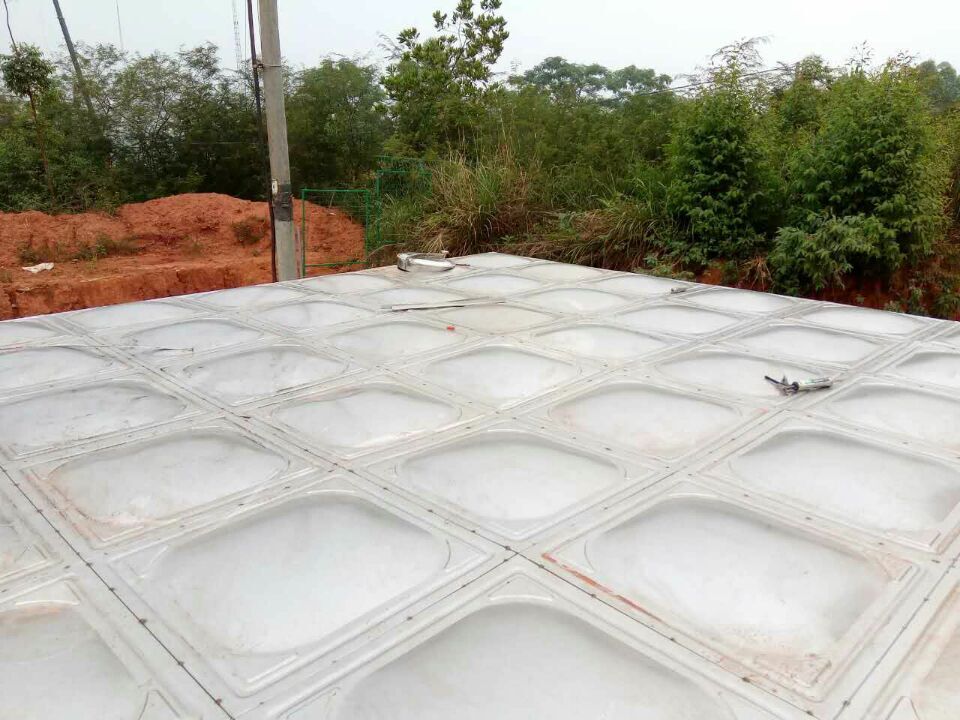 不銹鋼水箱頂板拼裝焊接